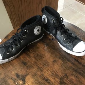 EUC CHUCK TAYLOR LEATHER CONVERSE TENNIS SHOES